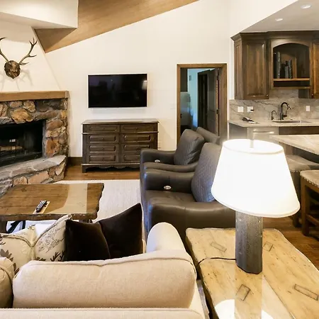 Luxury One Bedroom With Mountain View Apartment Hotel